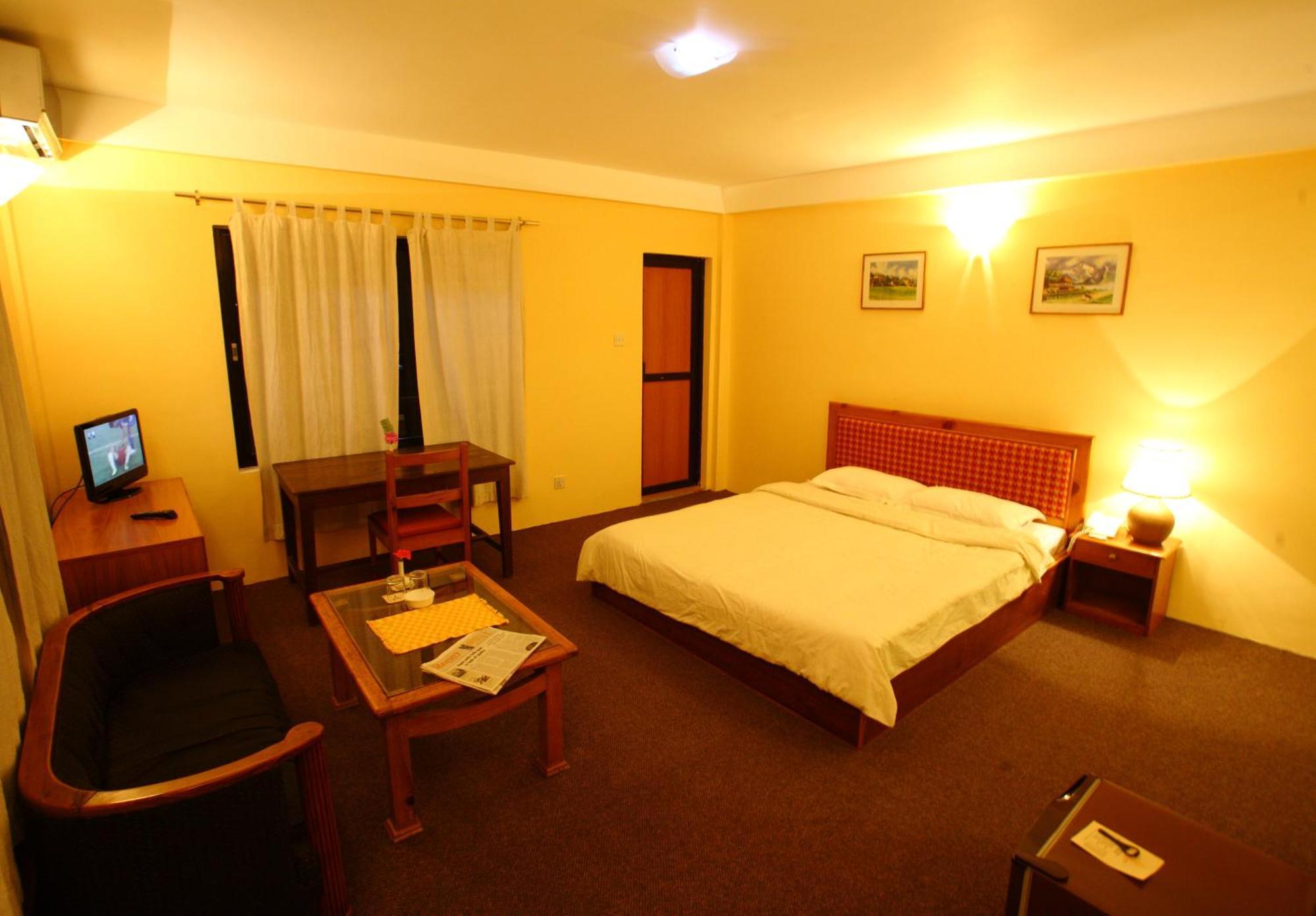 Royal Astoria Hotel カトマンズ エクステリア 写真