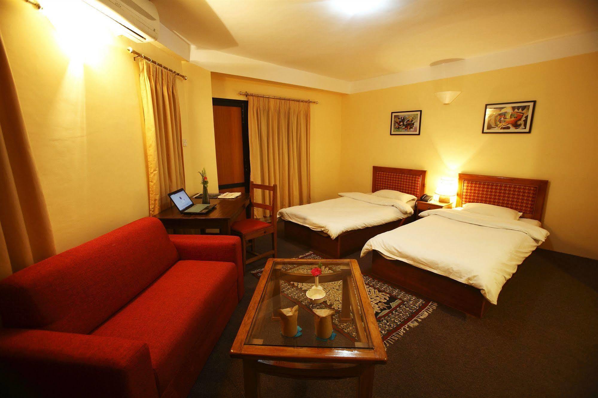 Royal Astoria Hotel カトマンズ エクステリア 写真