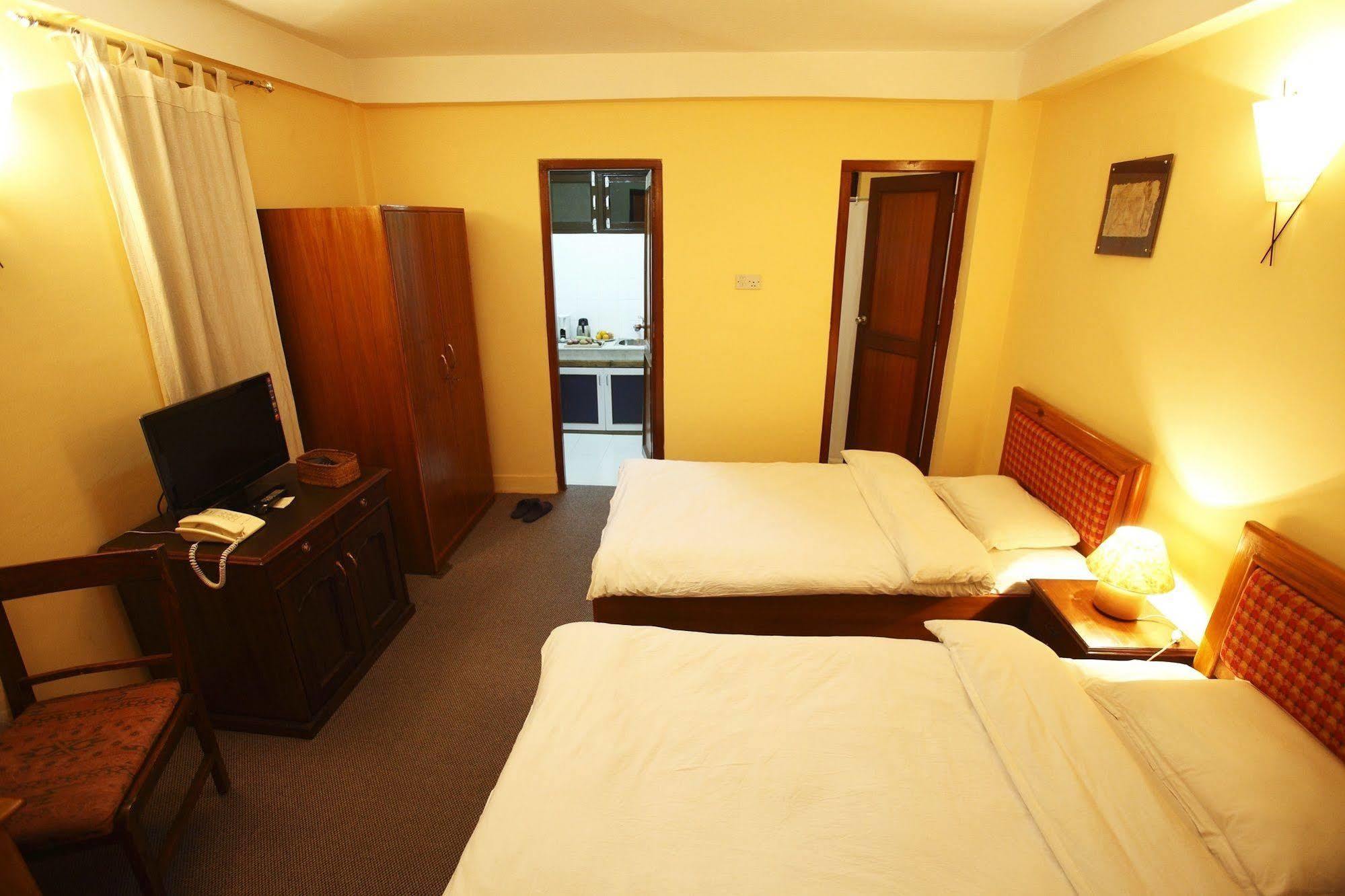 Royal Astoria Hotel カトマンズ エクステリア 写真